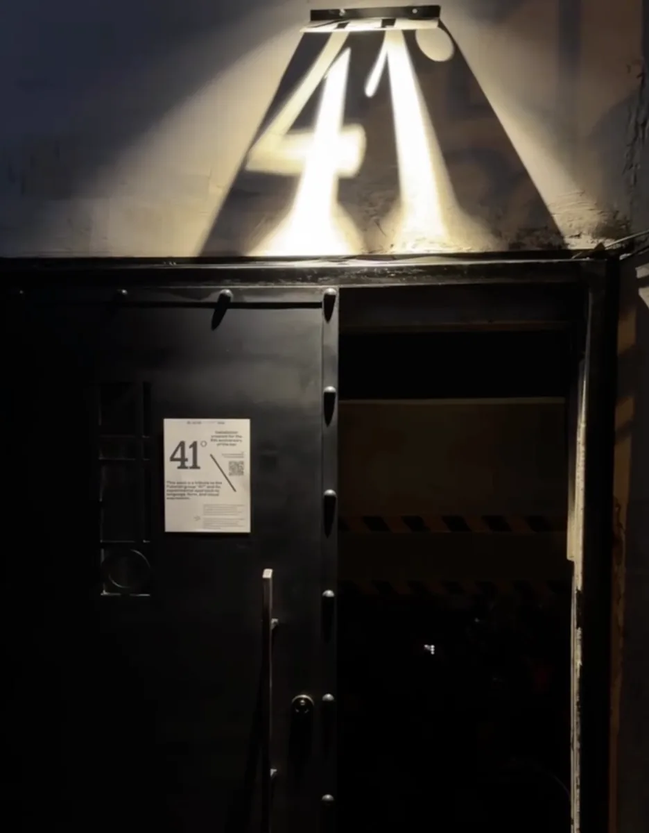 41°